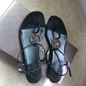 Gucci thong sandals in black size 37.5
